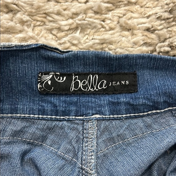 Butt lifting Colombian Light Blue Women's Capri Jeans - Picture 2 of 3